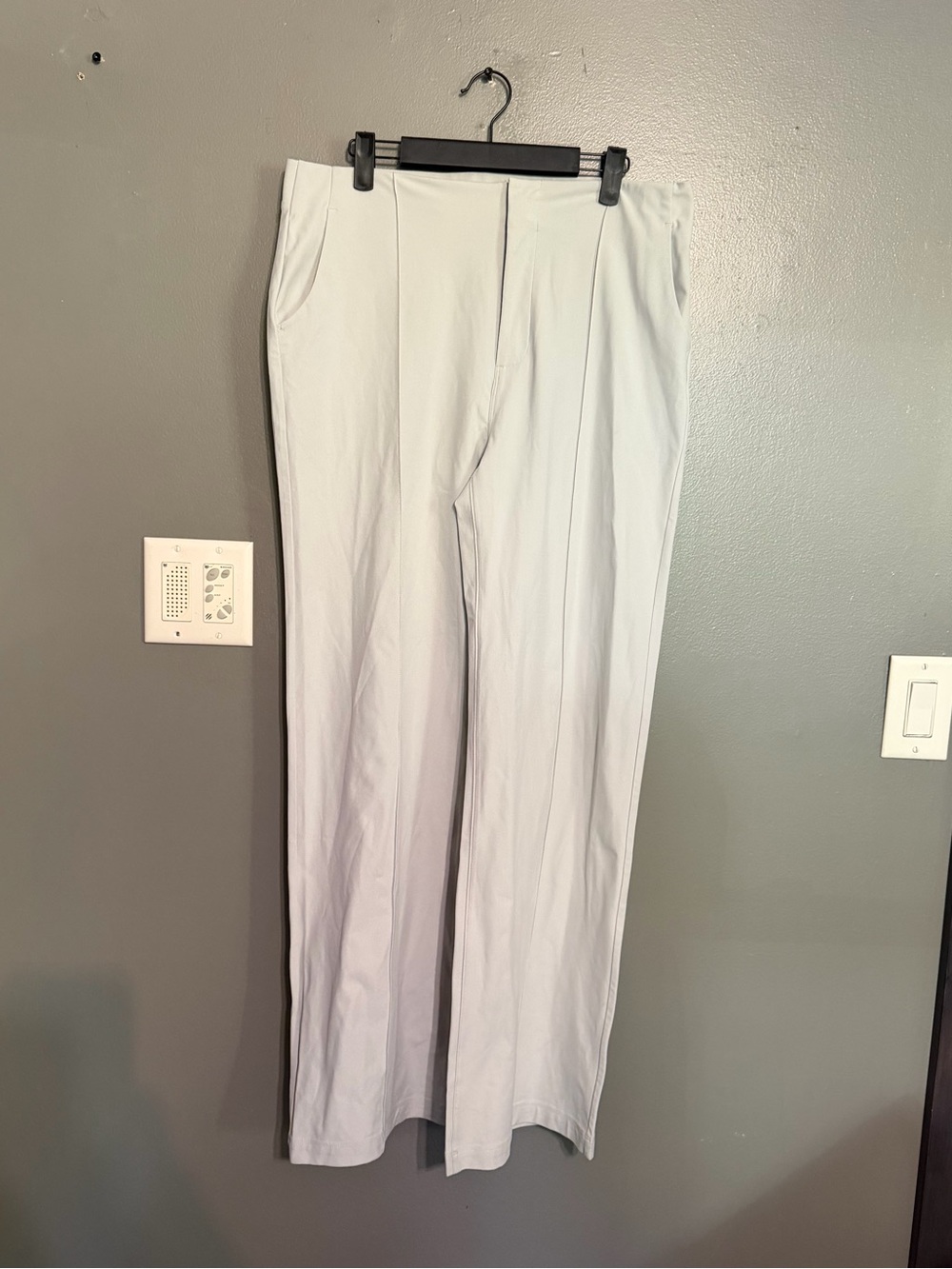 Vuori Light Gray Pleated Wide Leg Travel Pants Size L NWOT